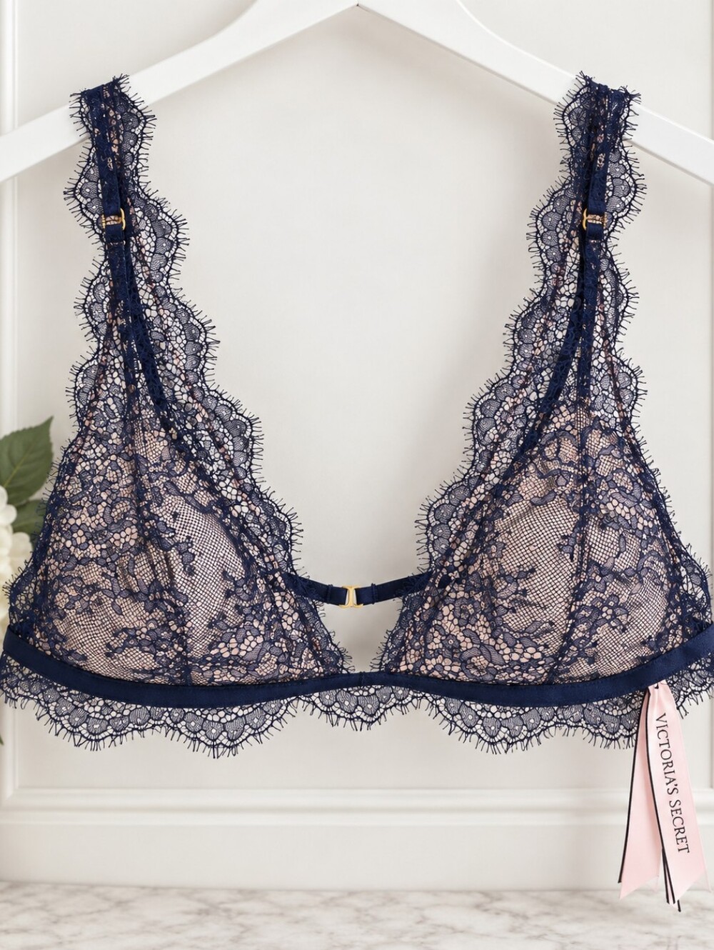 Victoria's Secret Navy Blue Eyelash Lace Plunge Bralette Size S
